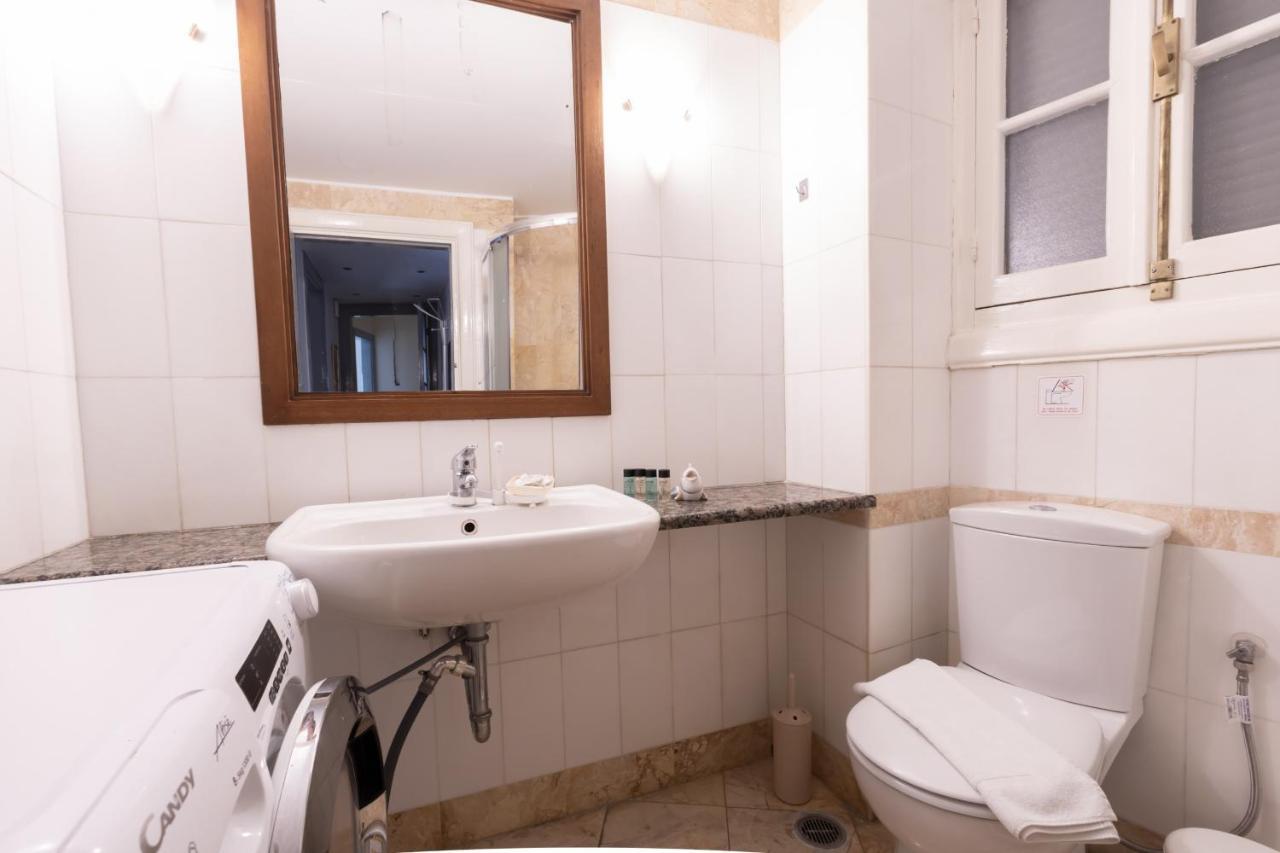 Ideal 4 Bdr Apartment In Plaka For 10! Athén Kültér fotó